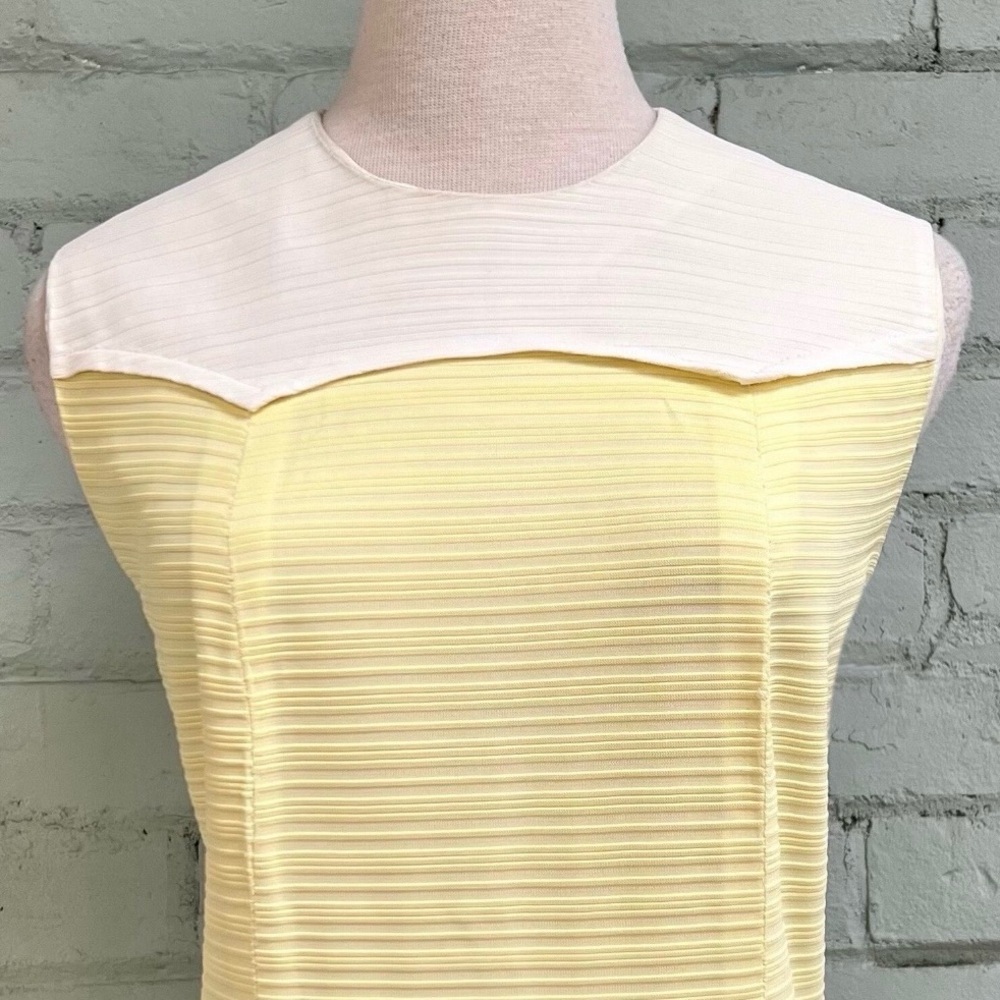 Vintage 60s Sleeveless Yellow Dress with White Yoke Collar - Picture 3 of 9